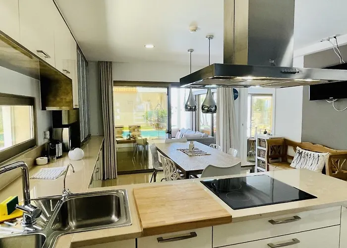 By Check-in Portugal