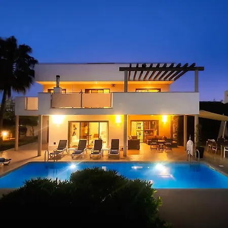 Vila - Private Pool - 10 Guests -