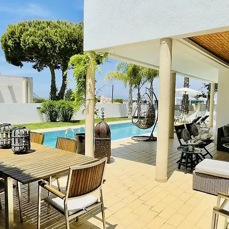 - Private Pool - 10 Guests - Villa