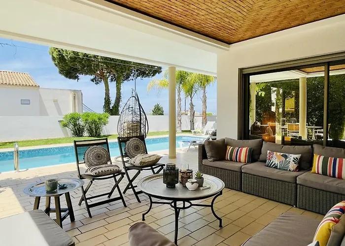 By Check-in Portugal * 阿尔布费拉